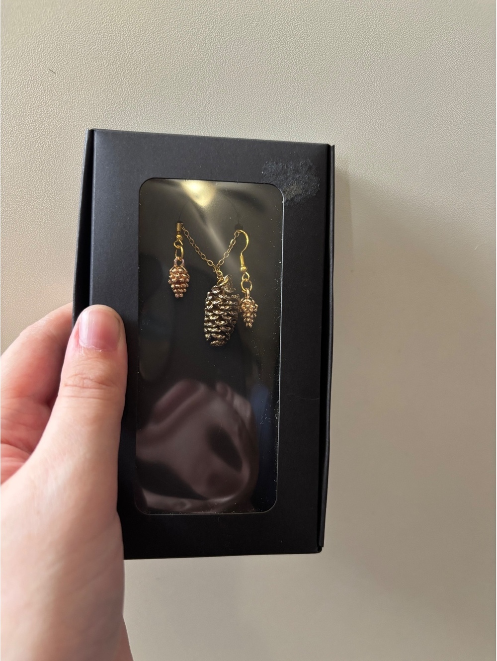 Pinecone necklace and earrings set - Picture 2 of 2